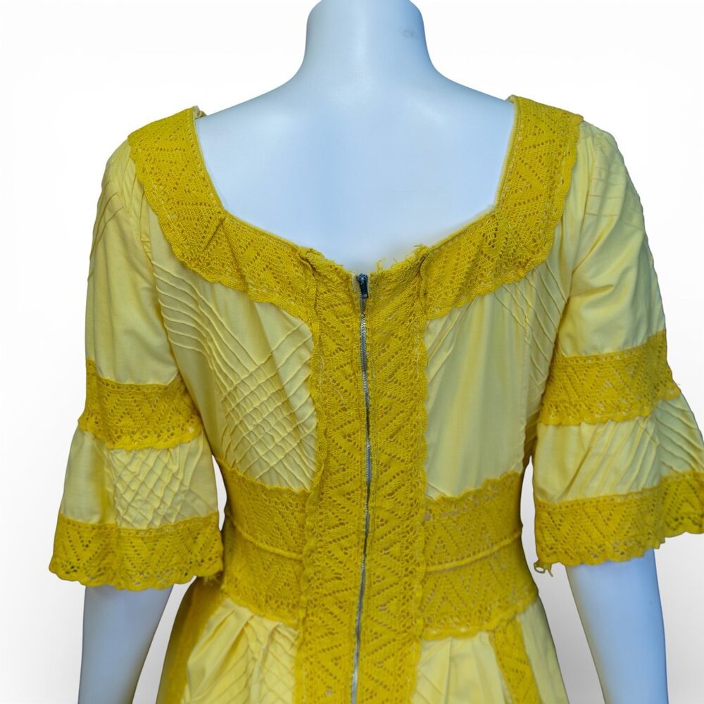 Vintage 1970s Mexican Yellow Pintucked Cotton Dress with Crochet Lace * Medium - Picture 8 of 13